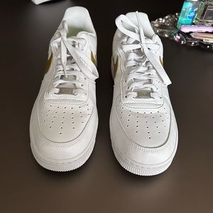 Nike Women’s Air Force 1 Low SummitWhite/Bronzine